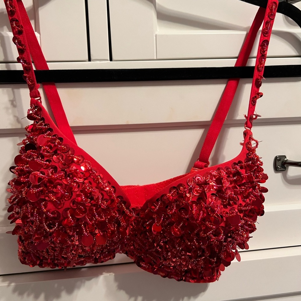 Red Sequent bra size 36. See matching belly dancing scarf.